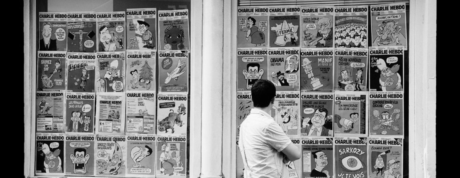 Vitrine de la rédaction de «Charlie Hebdo», prise avant l&#039;incendie de leur précédent local. / Flickr / Gongashan