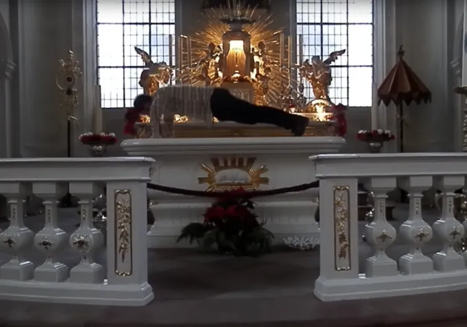 "Pressure to Perform" (Capture d'écran, 2016) © Alexander Karle  "Pressure to Perform" (Capture d'écran, 2016) © Alexander Karle