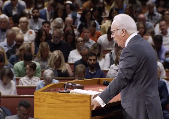 ©RNS/Grace Community Church