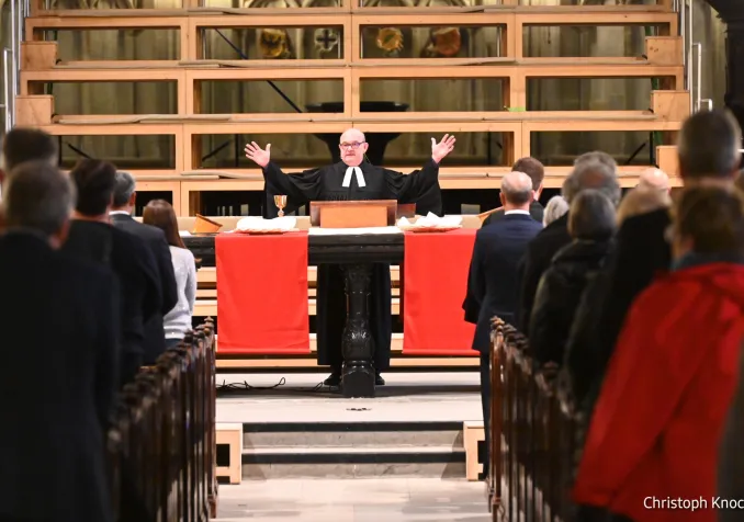 Philippe Kneubühler, lors du culte d'ouverture du Synode de l'EERS, en automne 2023 EERS