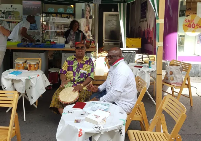 Des sonorités de djembé invitent à venir à la rencontre des Eglises africaines issues de la migration au stand de la braderie. Ici en 2018. DR