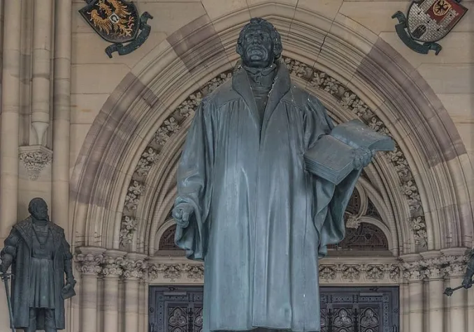 Statue de Luther dans l'Eglise de la Commémoration dans la ville allemande de Spire ©Tilman2007, CC BY-SA 4.0 Wikimedia Commons