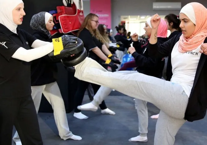 Ateliers de self-defense pour femmes voilées Youtube
