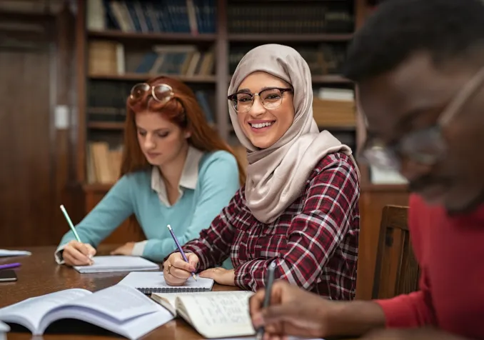 Etudiante voilée à l'université IStock