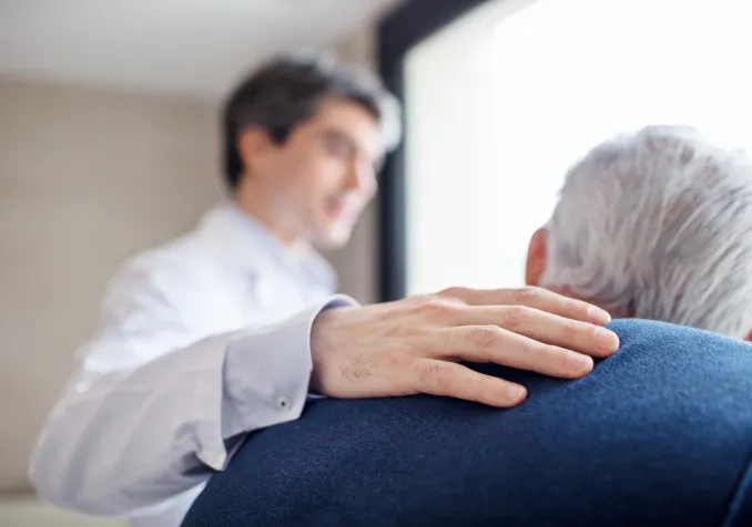 Un accompagnement spirituel moins confessant et plus professionnel dans les hôpitaux ©iStock / alvarez