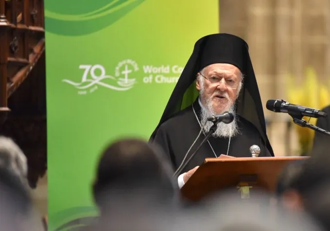 Le patriarche œcuménique Bartholomée à la cathédrale Saint-Pierre de Genève lors d’un culte célébrant le 70e anniversaire du COE © Albin Hillert/COE Le patriarche œcuménique Bartholomée à la cathédrale Saint-Pierre de Genève lors d’un culte célébrant le 70e anniversaire du COE © Albin Hillert/COE