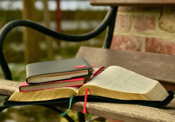 Une formation biblique ouverte à tous  CC0 congerdesign/Pixabay