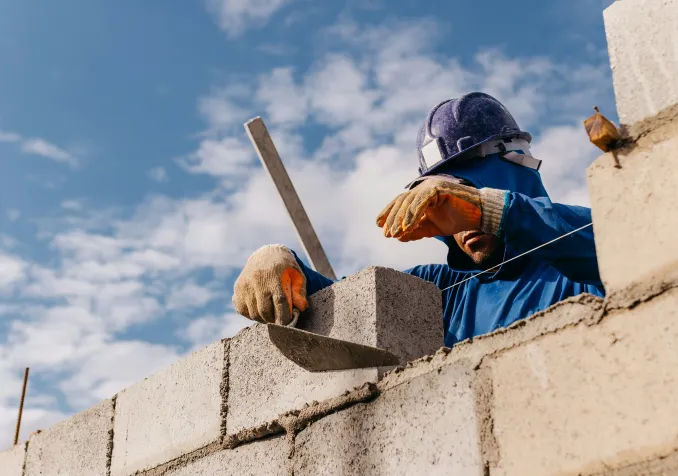 Monter, pierre après pierre, l’Église de demain.  Monter, pierre après pierre, l’Église de demain. © JSB Co – unsplash
