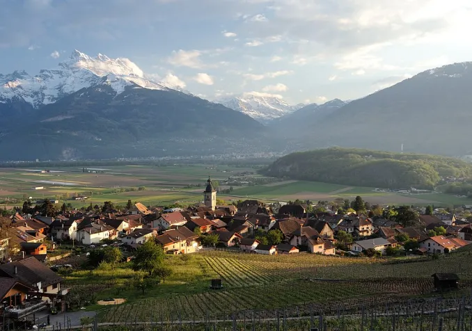 Ollon_-_Dents_du_Midi (©Zacharie Grossen, CC BY-SA 4.0 Wikimedia Commons)