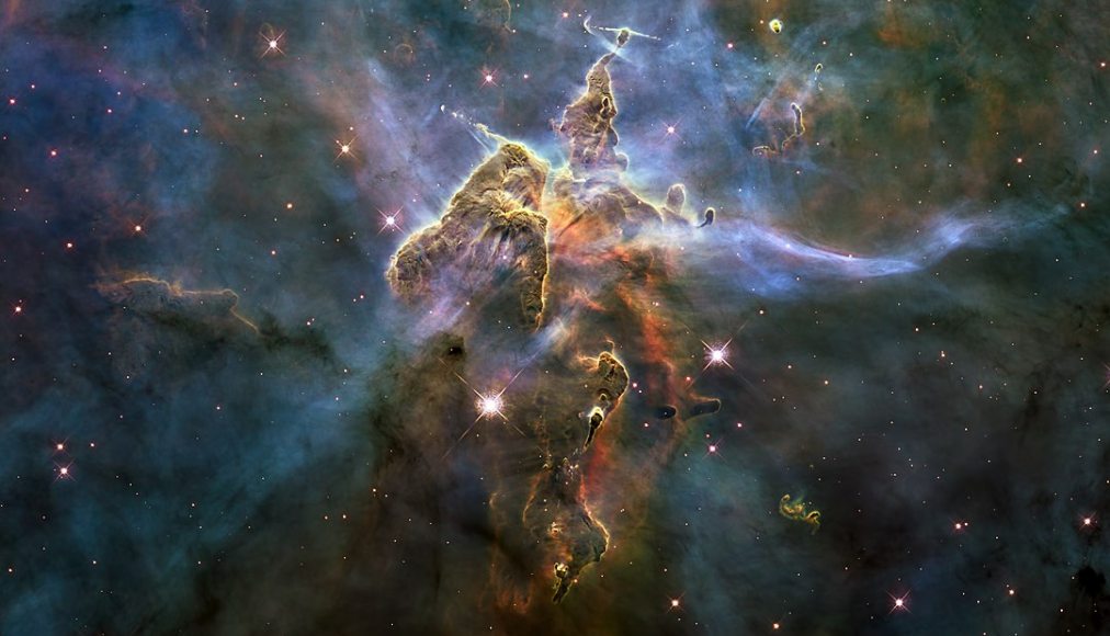 Carina Nebula, la montagne mystique capturée par le télescope spatial Hubble. Carina Nebula, la montagne mystique capturée par le télescope spatial Hubble. / ©NASA, ESA, and M. Livio and the Hubble 20th Anniversary Team (STScI), Public domain, via Wikimedia Commons