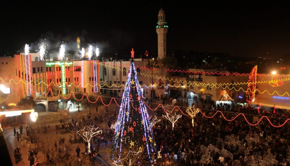 La Place de la Mangeoire, à Bethléem, lors des célébrations de Noël en 2011. La Place de la Mangeoire, à Bethléem, lors des célébrations de Noël en 2011. / Keystone / Abed Al Hashlamoun