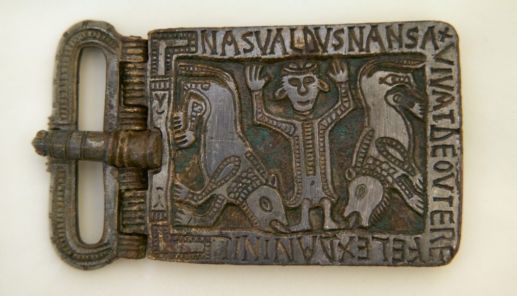 Plaque-boucle de ceinture en bronze du VIe siècle figurant David dans la fosse aux lions Plaque-boucle de ceinture en bronze du VIe siècle figurant David dans la fosse aux lions / ©Max Idje/Réformés.ch