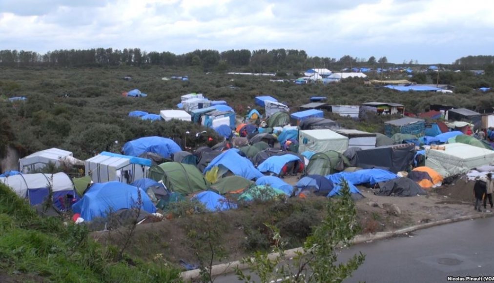 La "jungle de Calais" (photo de 2015) La "jungle de Calais" (photo de 2015) / ©VOA-Nicolas Pinault, Public domain, Wikimedia Commons