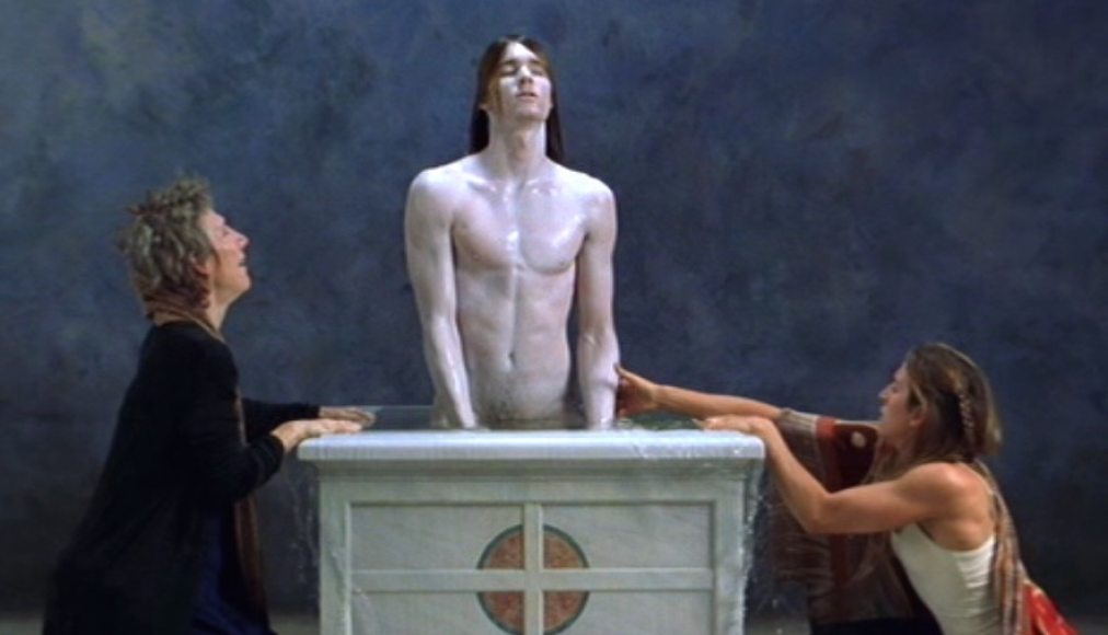 Christ nu: le corps en scène (Study for Emergence, Bill Viola Color video on freestanding LCD flat panel, 2002) Christ nu: le corps en scène (Study for Emergence, Bill Viola Color video on freestanding LCD flat panel, 2002) / © Foto Kira Perov / © Bill Viola Studio / ©MAHF