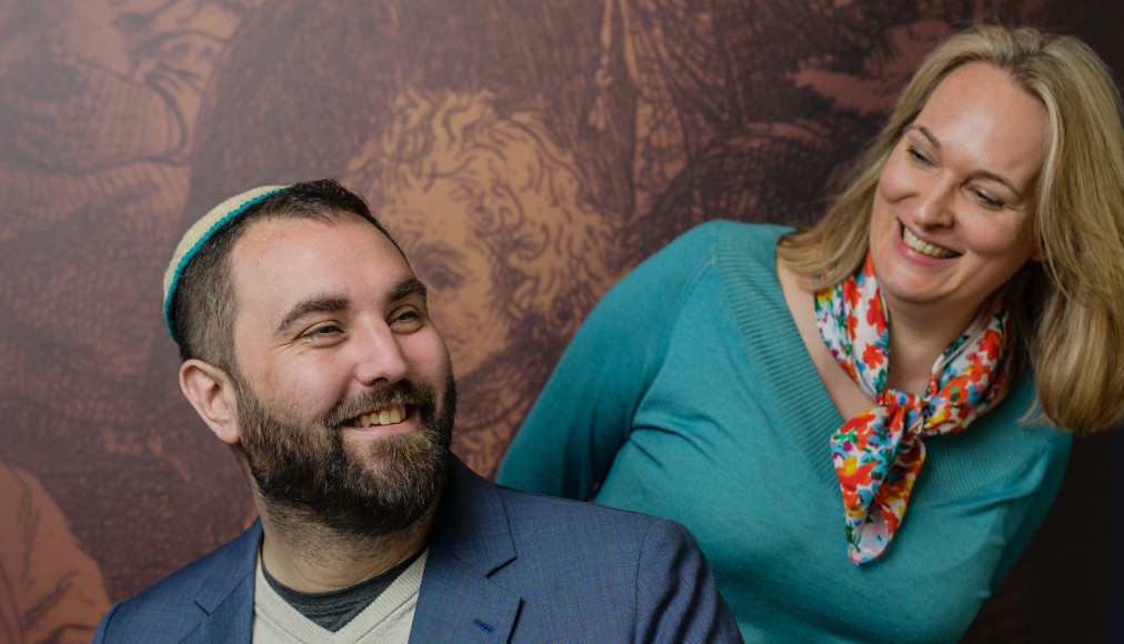 Nathan Alfred, le nouveau rabbin de la Communauté juive libérale de Genève, et Marie Cénec, pasteure réformée de l'EERV Nathan Alfred, le nouveau rabbin de la Communauté juive libérale de Genève, et Marie Cénec, pasteure réformée de l'EERV / Eddy Mottaz / Le Temps