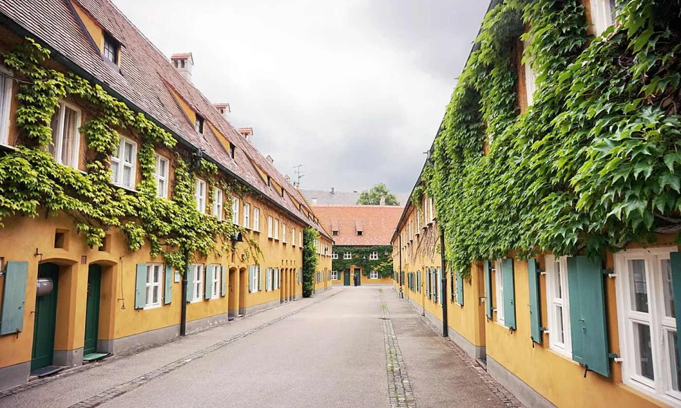 Les logements de la Fuggerei à Augsbourg ©Tiia Monto, CC BY-SA 4.0 Wikimedia Commons