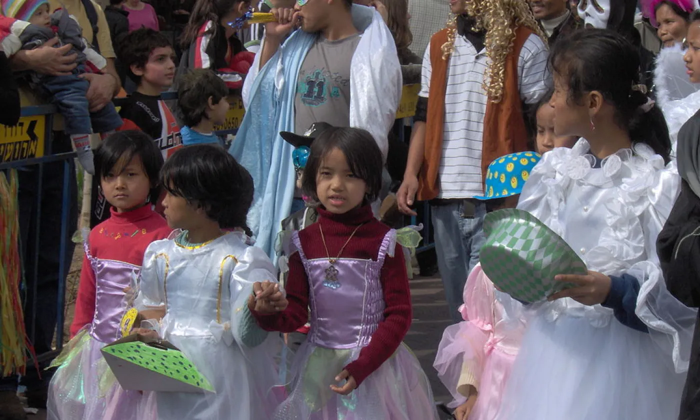 Des membres de la communauté des Bnei Menashe, déguisés pour la fête de Purim à Karmiel en Israël ©Jusmine, via Wikimedia Commons