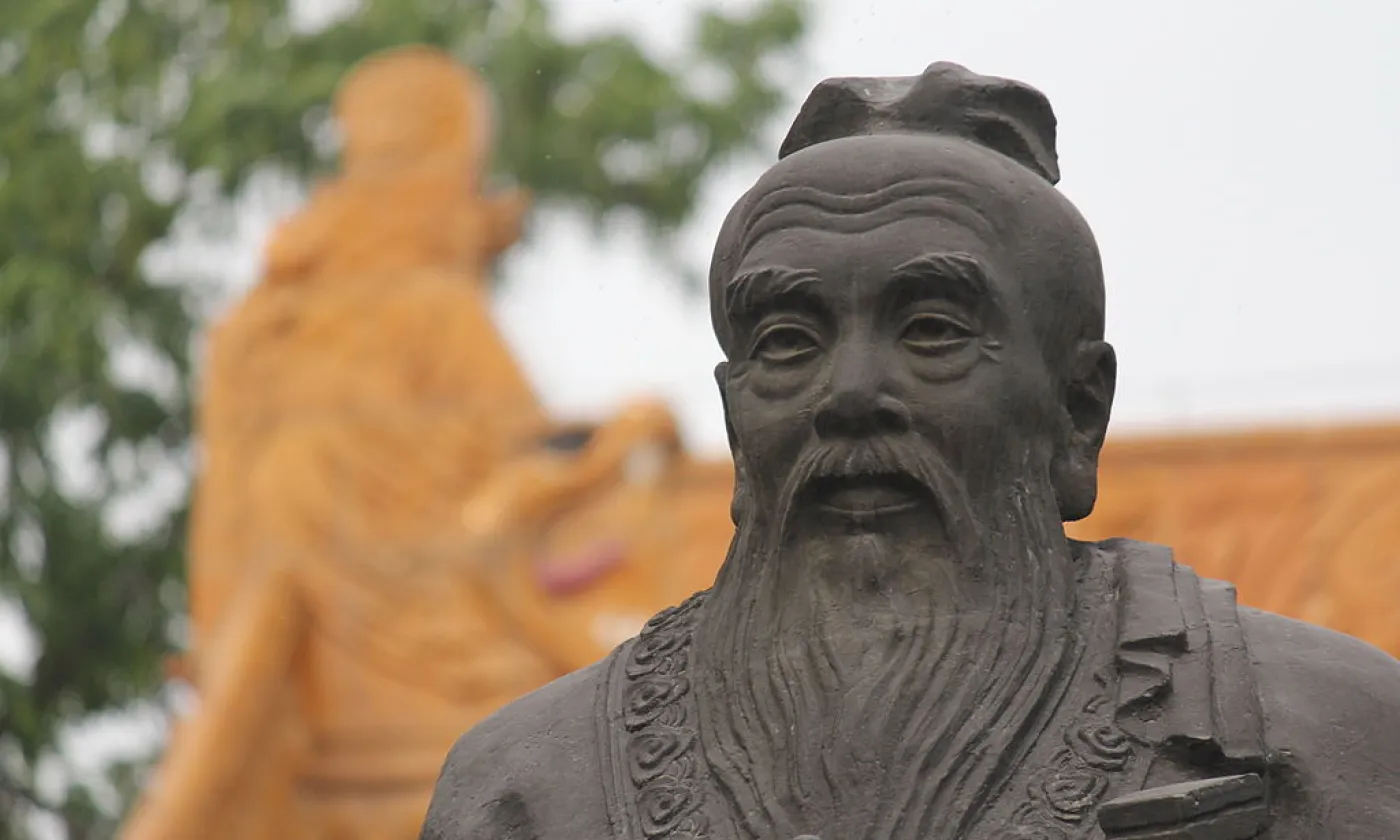 Statue de Confucius à Nanjing, au temple de Fuzi Miao ©Kevinsmithnyc, CC BY-SA 3.0 Wikimedia Commons