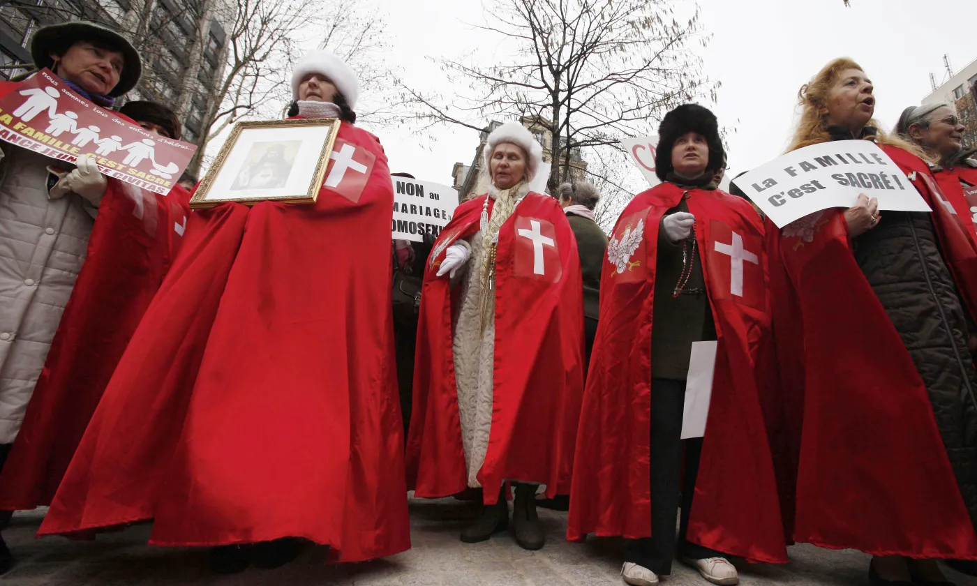 Des membres de Civitas France manifestent contre le mariage pour tous. © Keystone