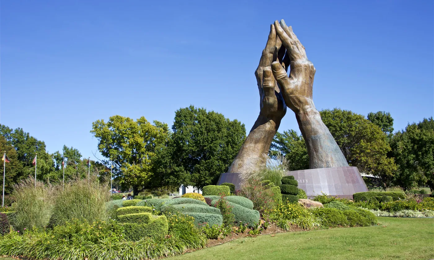"Praying Hands", Université Oral Roberts à Tulsa, Oklahoma ©Flickr/Terry White