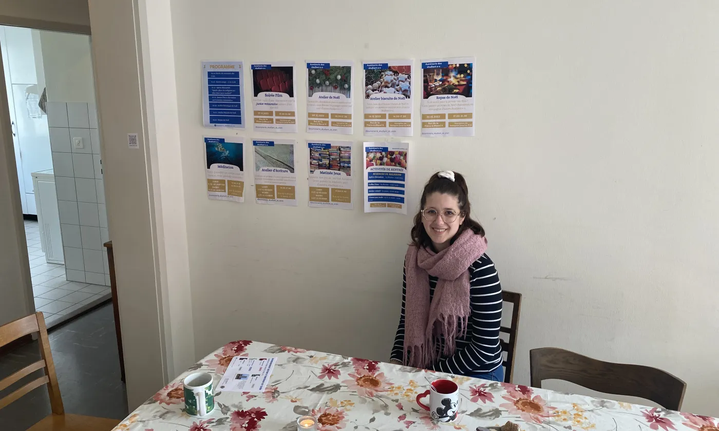 © Protestinfo  La jeune Chloé Cherpillod peine à trouver son public. Son travail et l’espace d’écoute qu’elle anime sont pourtant essentiels, confirment le recteur et l’Eglise réformée qui l’emploie.