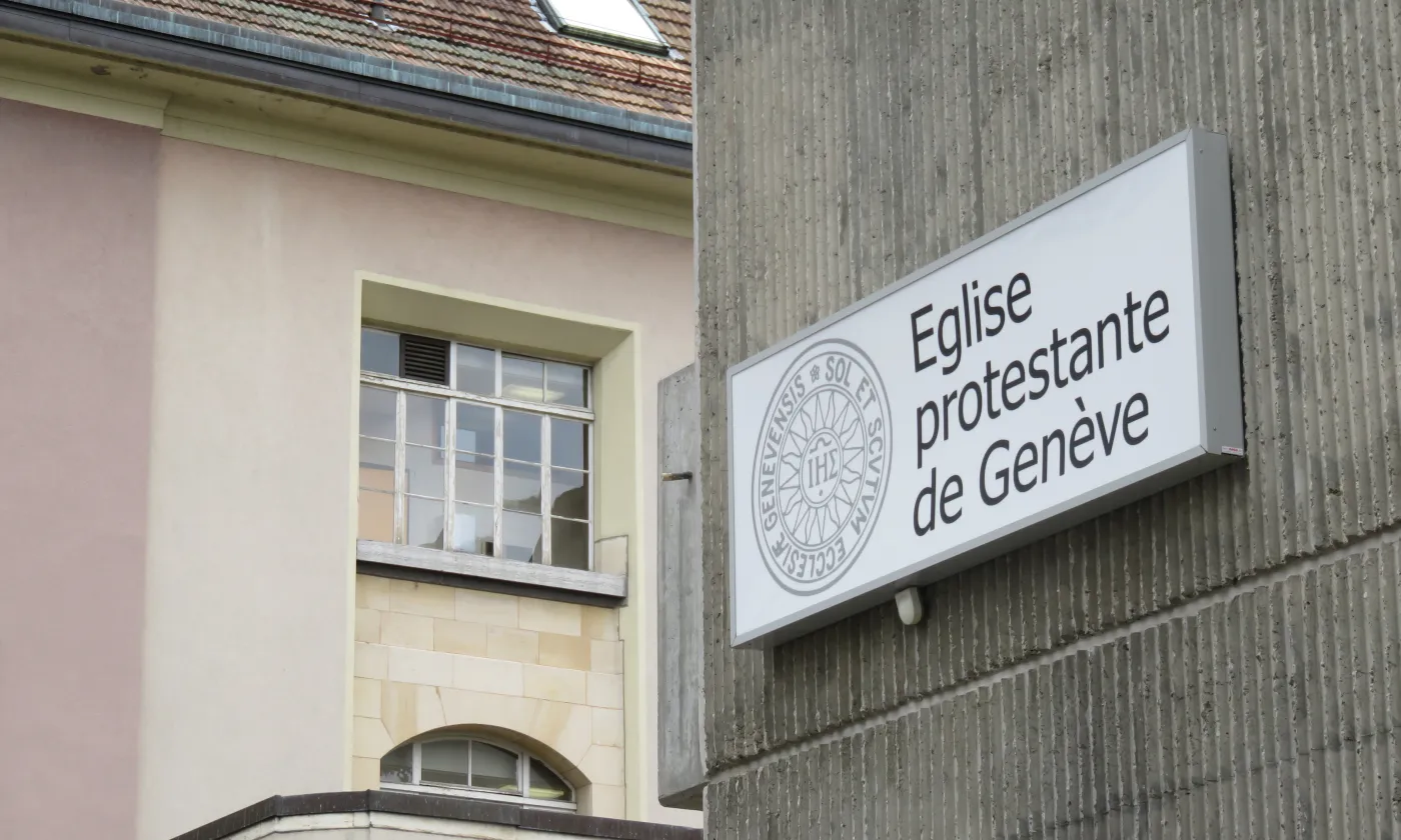 En ville, une enseigne de l’Église protestante de Genève Pin.fo