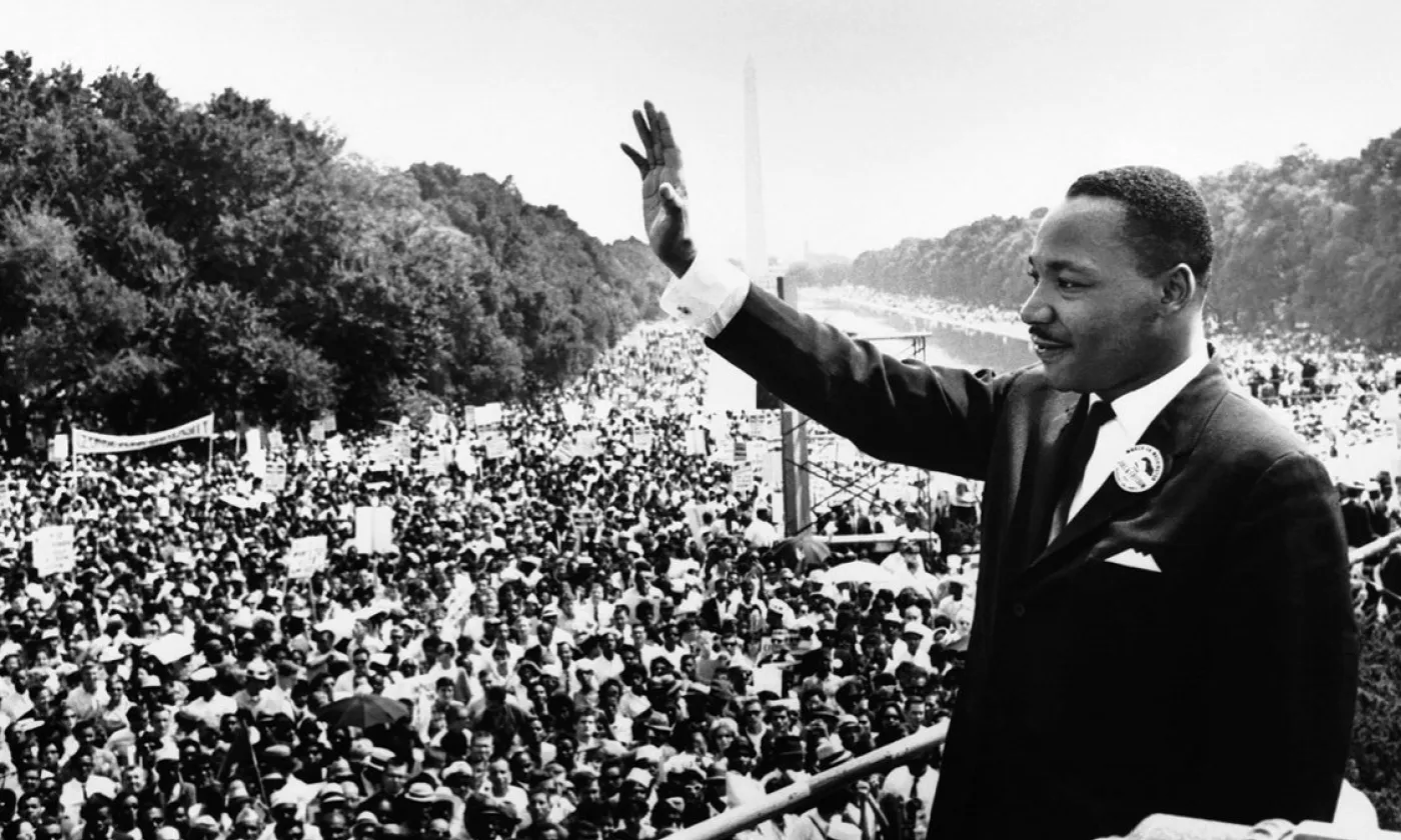 Martin Luther King Jr, le 28 août 1963, livrant son célèbre discours "I have a dream". ©Domaine public, Wikimedia Commons