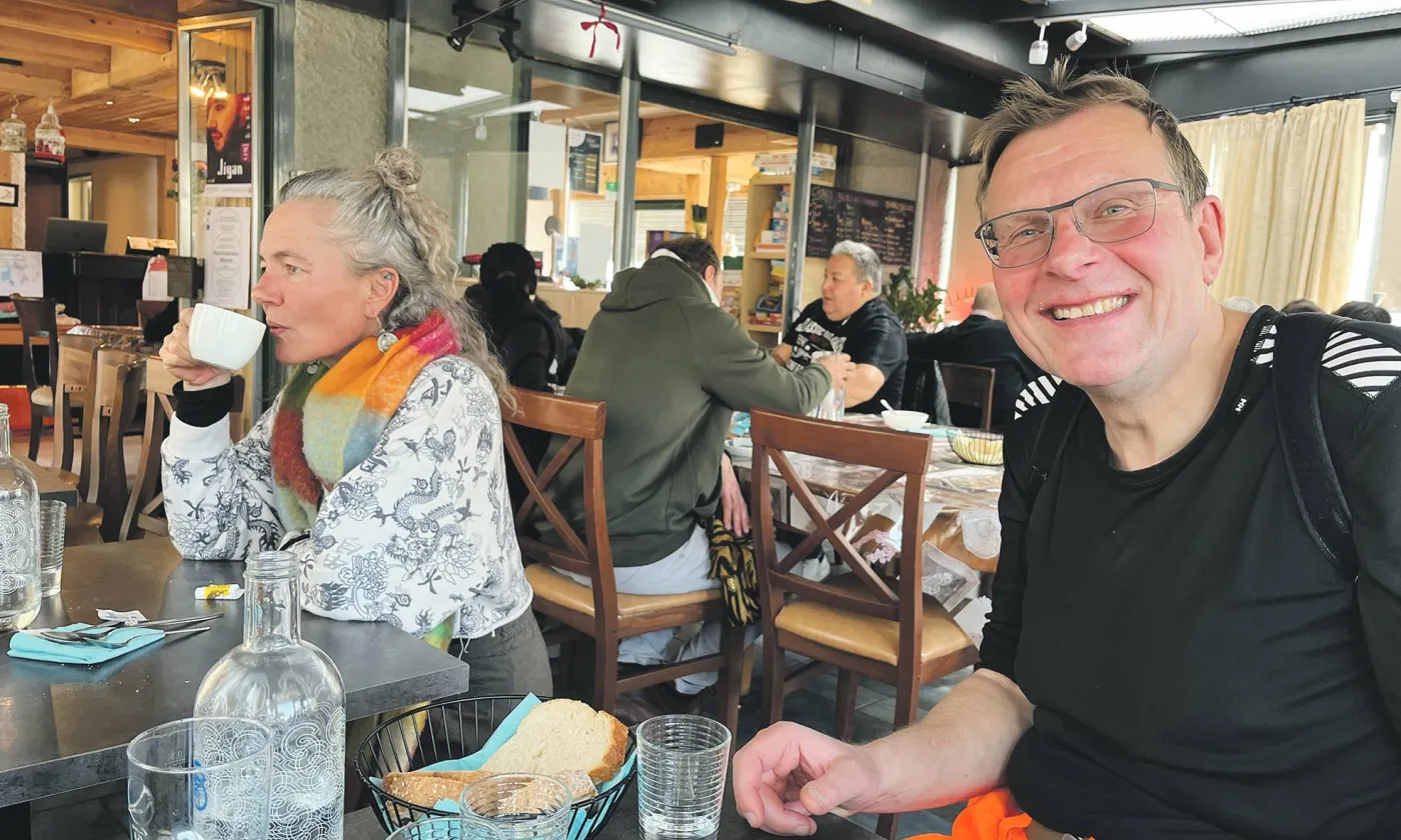Pierre-André Giavina, habitué des lieux, prend souvent ses repas à la Maison de la diaconie et des solidarités, et y donne des cours de danse. ©Camille Andres
