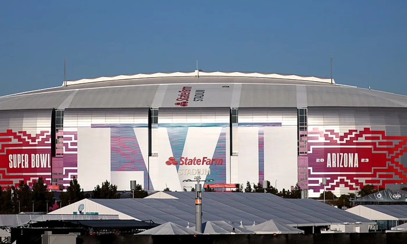 Le stade du Super Bowl 2023 à Glendale, Arizona ©Gage Skidmore, CC BY-SA 3.0 Wikimedia Commons)
