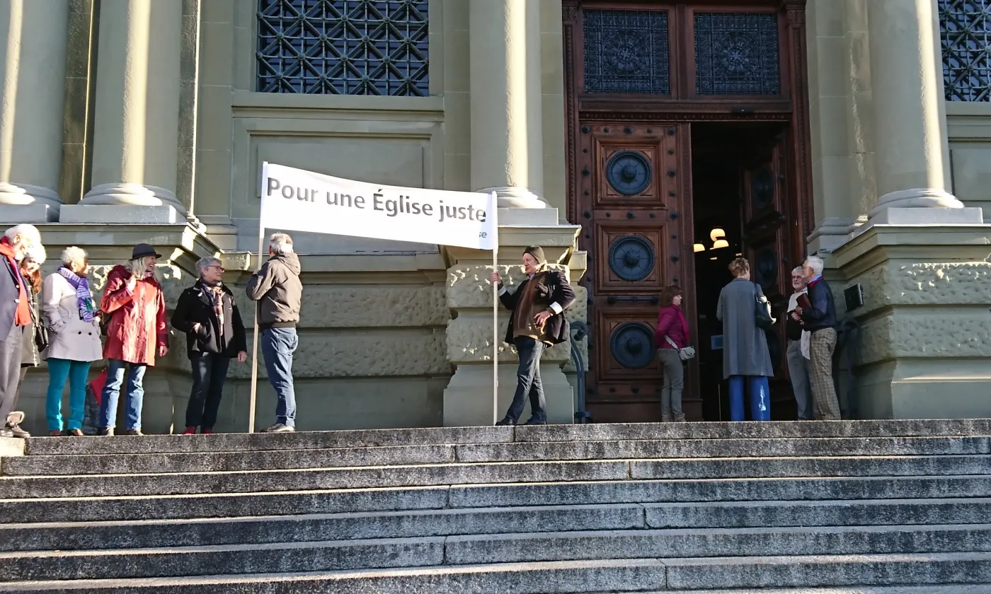 À l’ouverture des audiences, un groupe de soutien était présent devant le tribunal ©Protestinfo