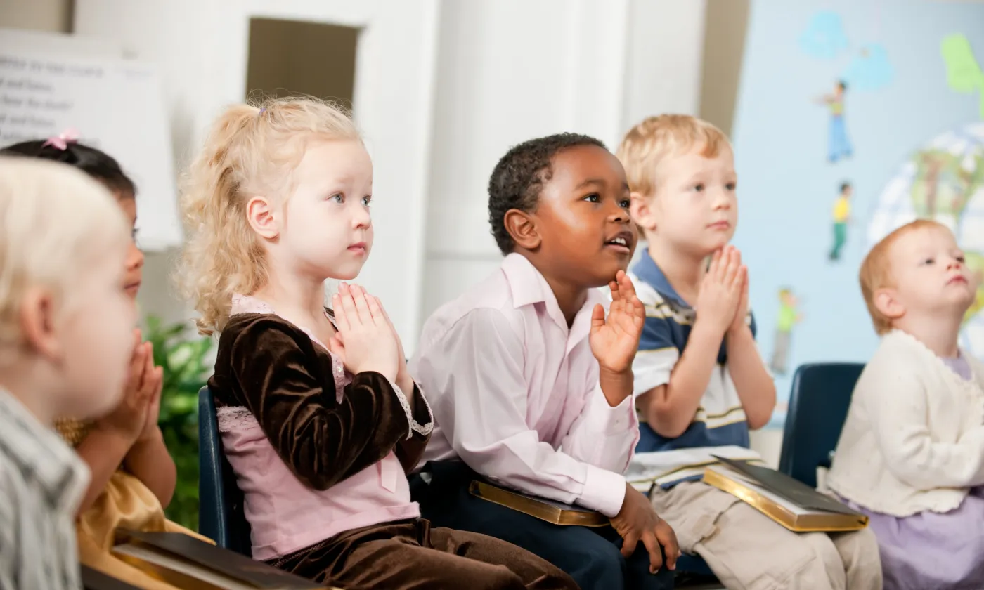 Le 25 septembre, les Assises de la catéchèse réuniront les réformés, à l’Université de Fribourg, afin de discuter les nouveaux enjeux d’un catéchisme centré sur l’enfant et la cellule familiale. ©iStock