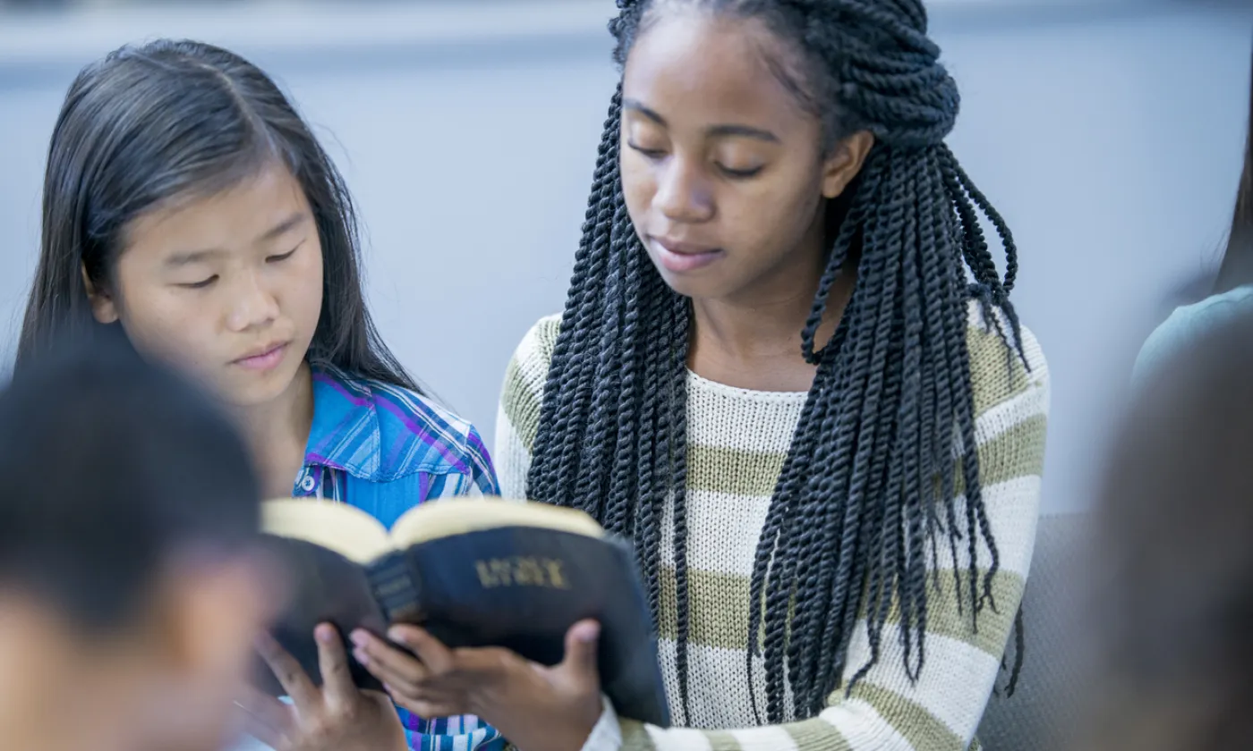 Contrairement au reste de la société, les Églises sont rarement multiethniques. Crédits: Istock-FatCamera Istock-FatCamera