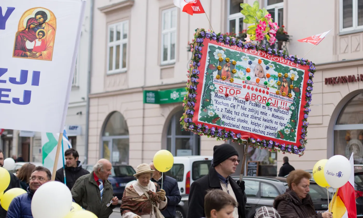 Manifestation contre l'avortement à Cracovie, Pologne, 2016 ©iStock/Eucalyptys