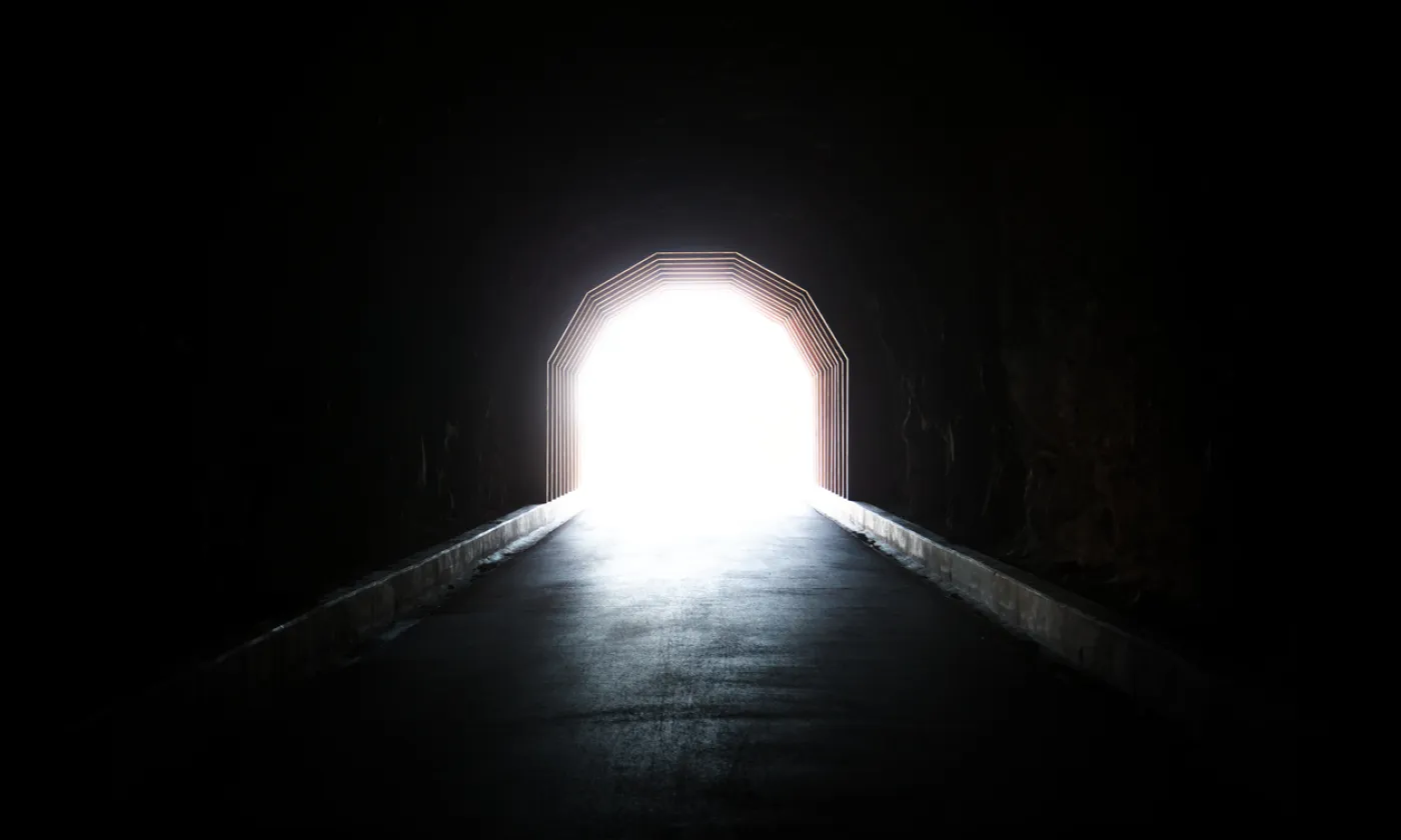 Le tunnel et la lumière font partie de nombreux récits d'expérience de mort imminente. © iStock/ImageGeneration Le tunnel et la lumière font partie de nombreux récits d'expérience de mort imminente. © iStock/ImageGeneration