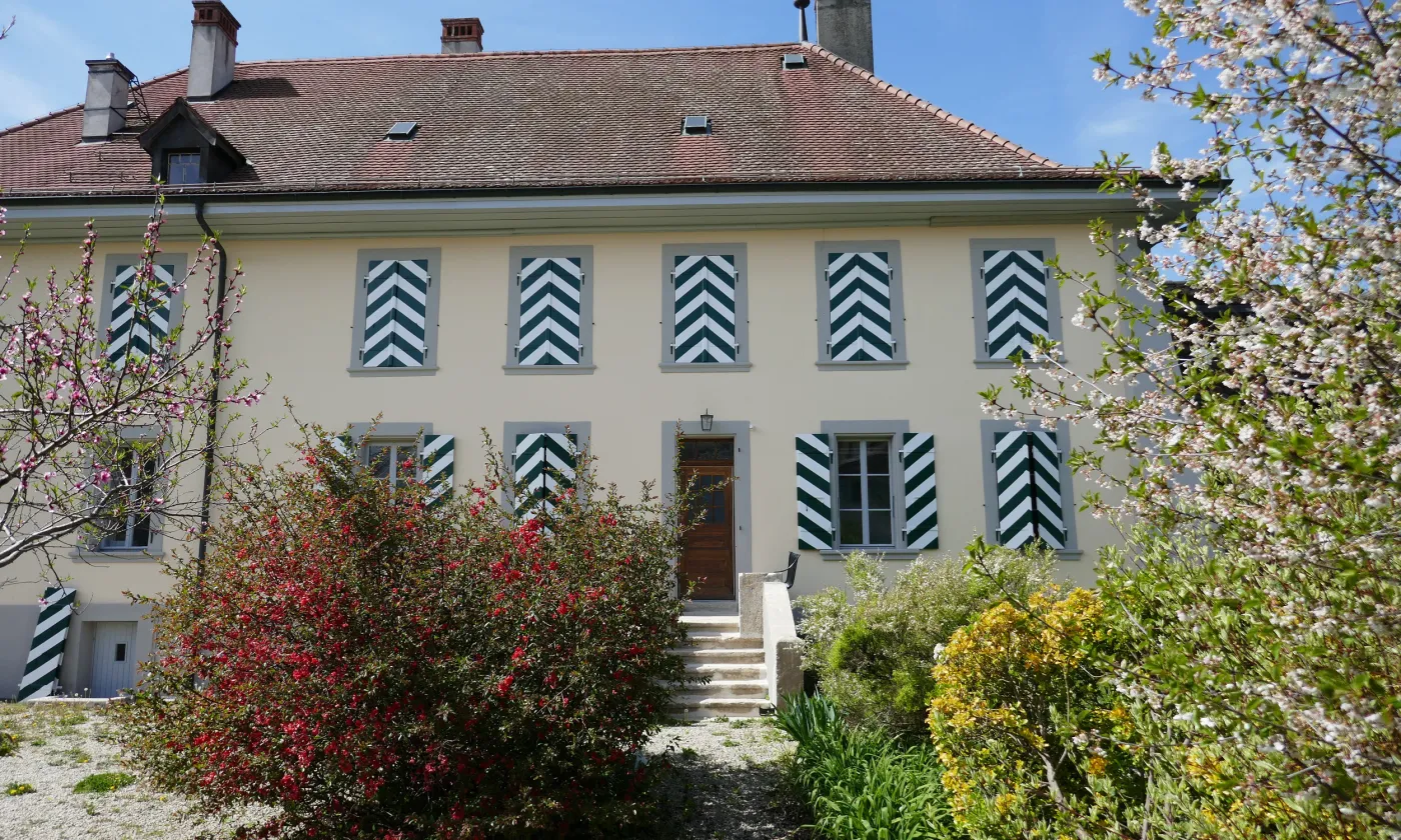 Pour compléter ce projet de vie communautaire, des ateliers de jardinage ou d’horticulture sont envisagés dans le jardin de la cure. © C. Vez