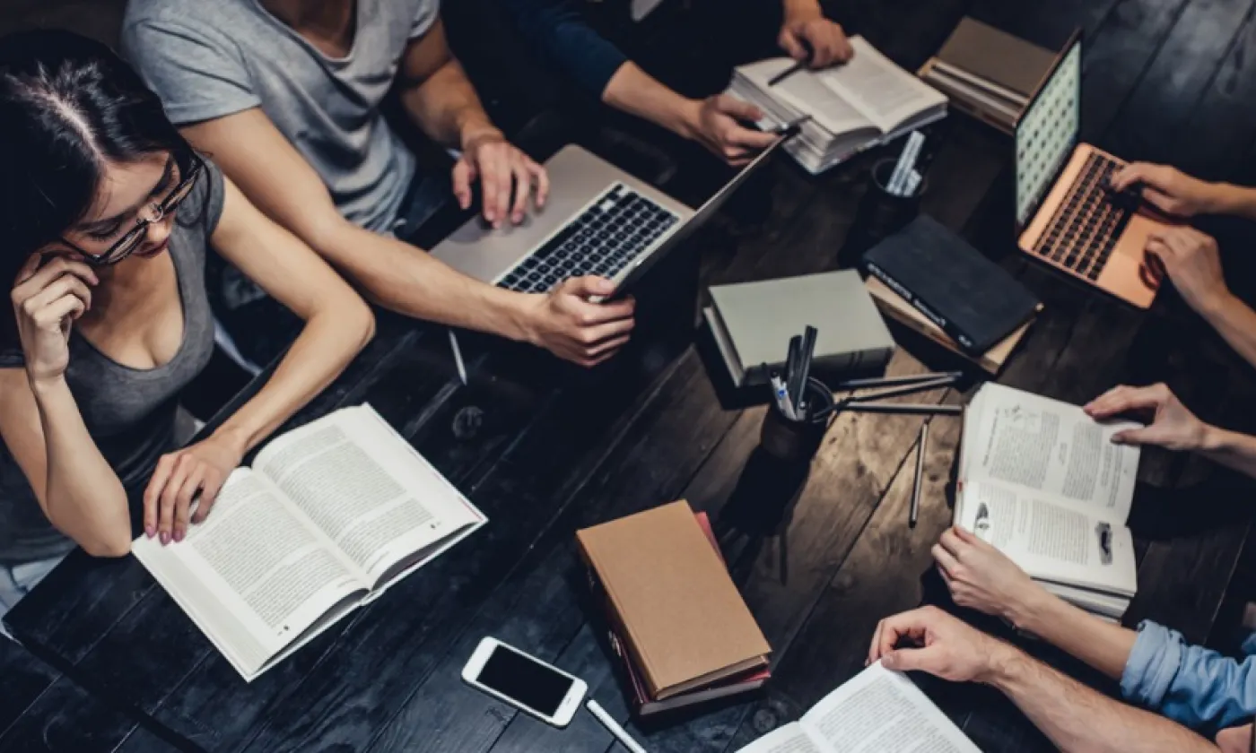 L'année académique vient de commencer, et certains étudiants de part et d’autre de Suisse romande ont choisi de se lancer dans des études de théologie. Quelles sont leurs motivations à suivre ce cursus?  IStock