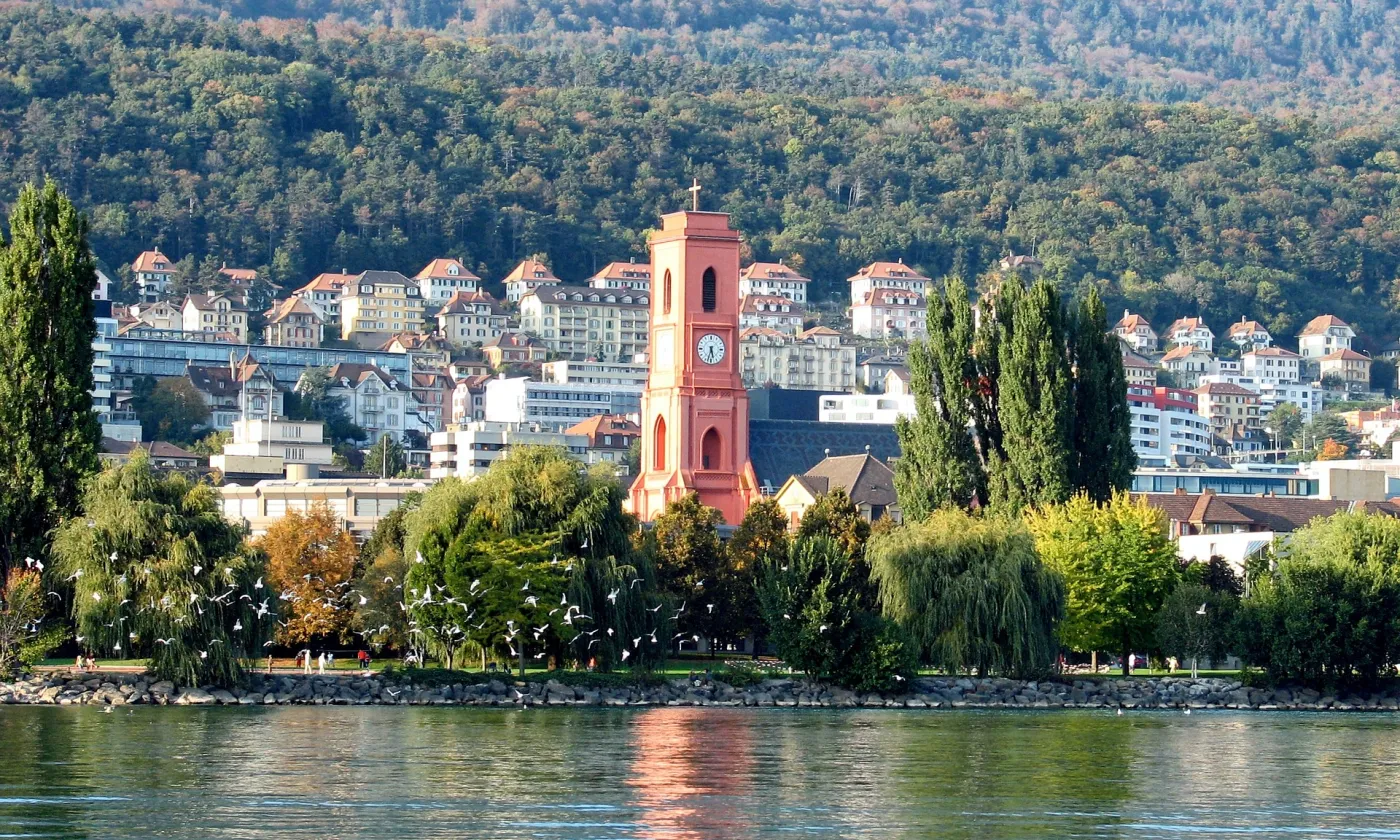 Neuchâtel depuis le lac CC0 / Pixabay