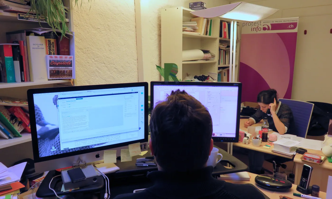La rédaction de Protestinfo au travail ©Sonia Zanou