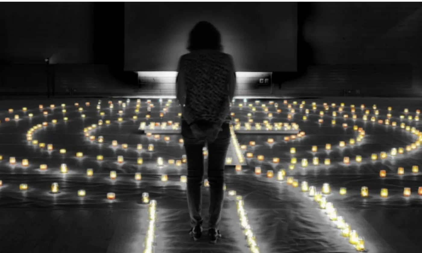 Le labyrinthe de lumière, se déplacer dans l’espace et marcher au fond de soi. © DR Le labyrinthe de lumière, se déplacer dans l’espace et marcher au fond de soi. © DR