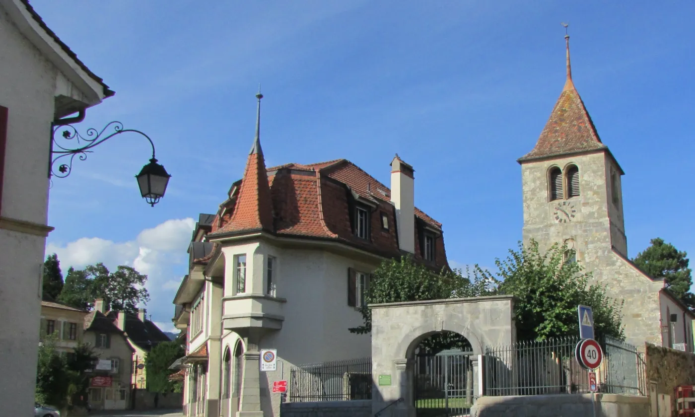 Temple de Bevaix (©René Hourdry, CC BY-SA 4.0 Wikimedia Commons)